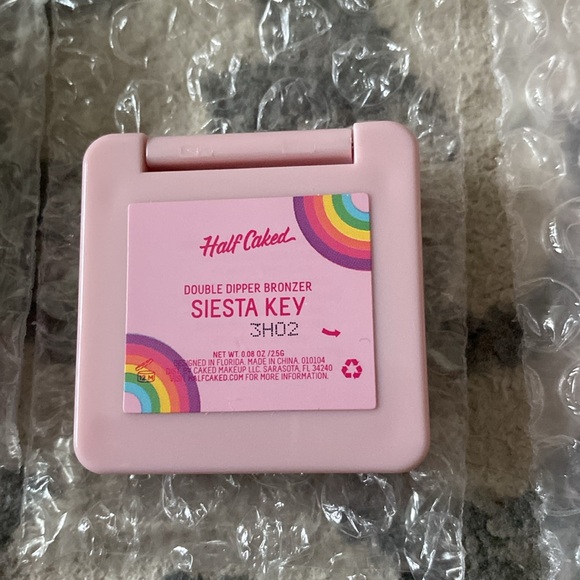 Colorful Makeup and Accessory Set - Picture 6 of 9